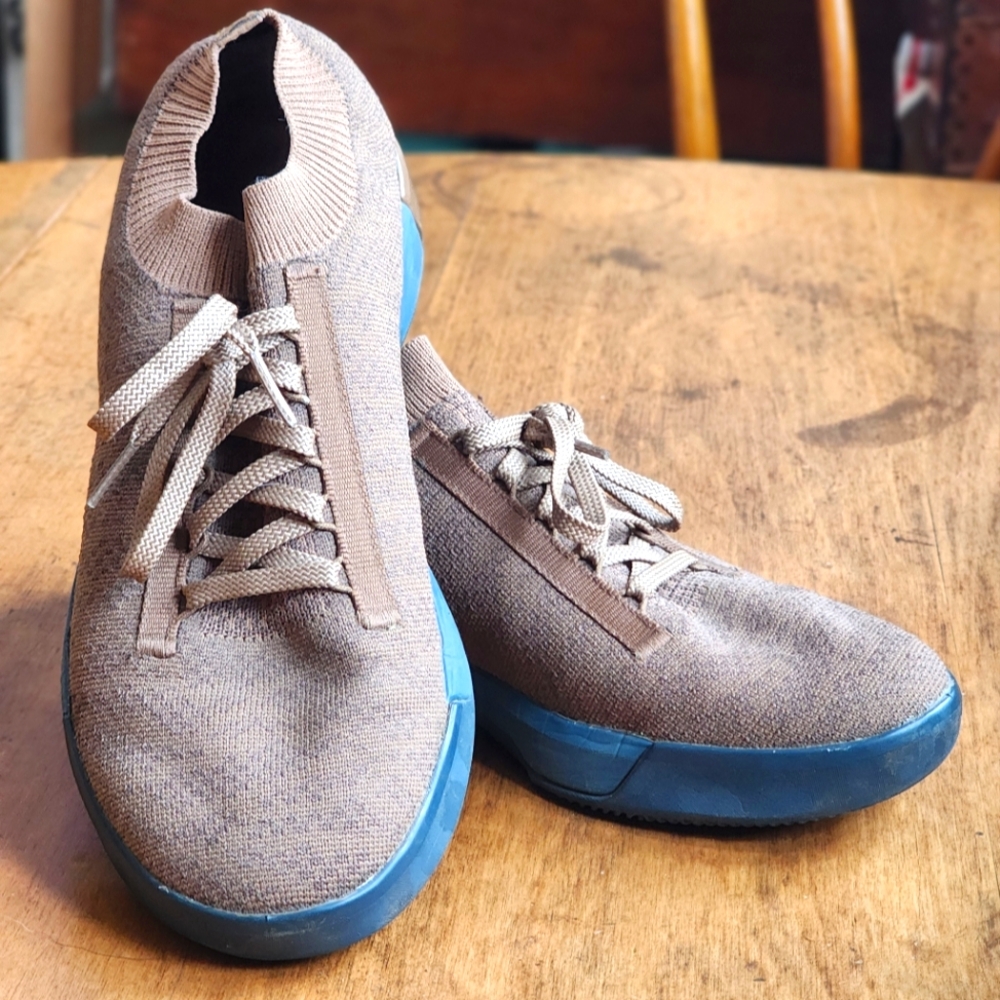 Brandblack Bravo EU 40 (M 7.5, W 9.5) Tan and Blue Knit Uppers Casual Shoes VGUC